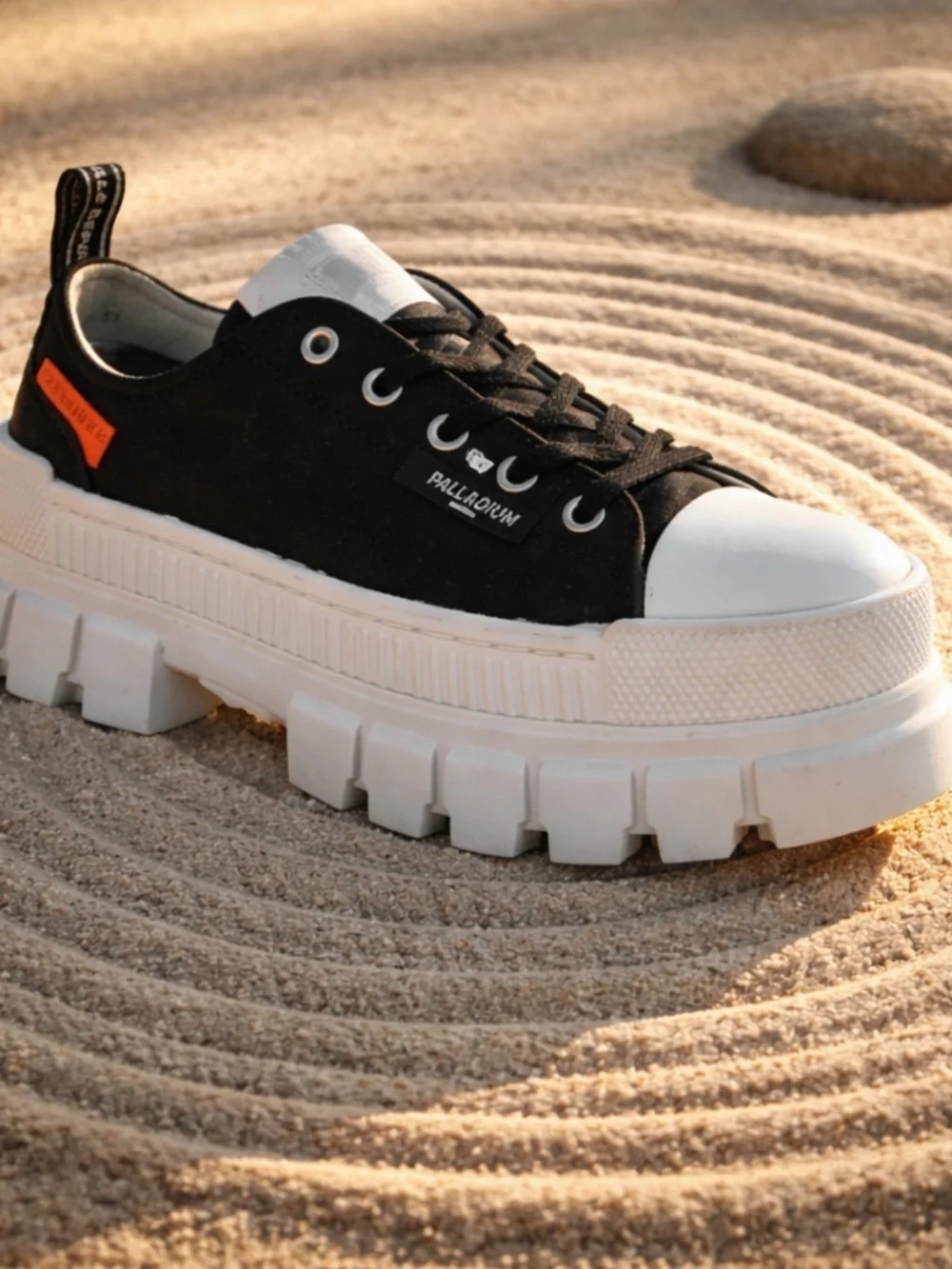 NIB Palladium Women’s Revolt Lo TX Black White Chunky Sole Sneaker Shoe - Size 8